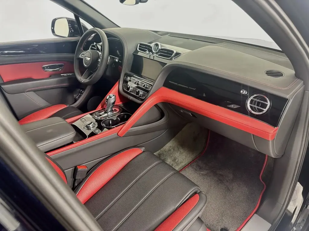 2023 Bentayga S V8 vehicle image