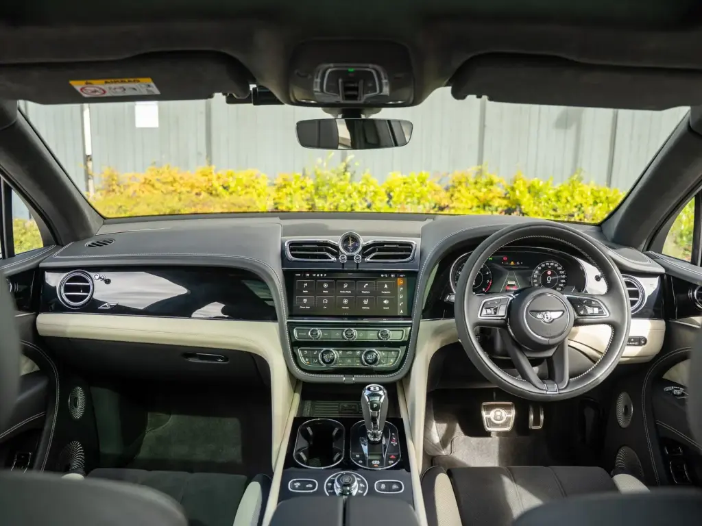Image for 2025 Bentayga S V8 at position 4