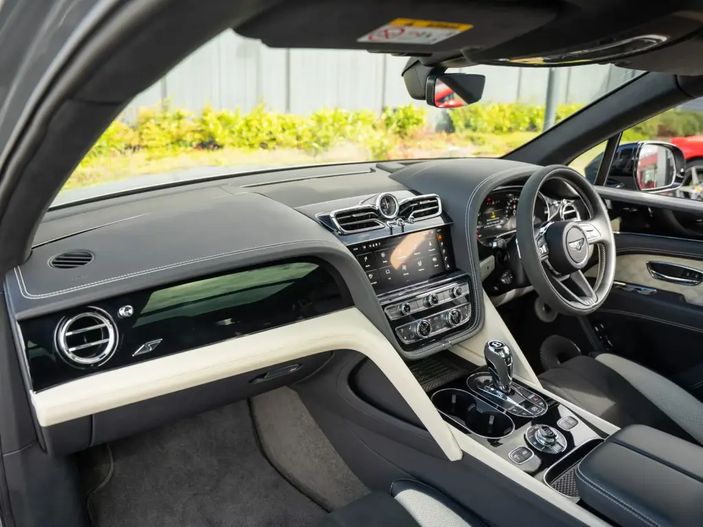 Image for 2025 Bentayga S V8 at position 2