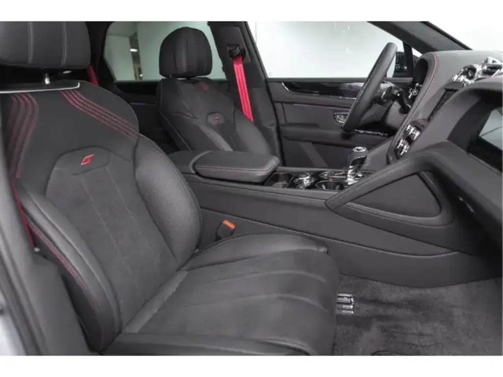 2025 Bentayga S V8 vehicle image