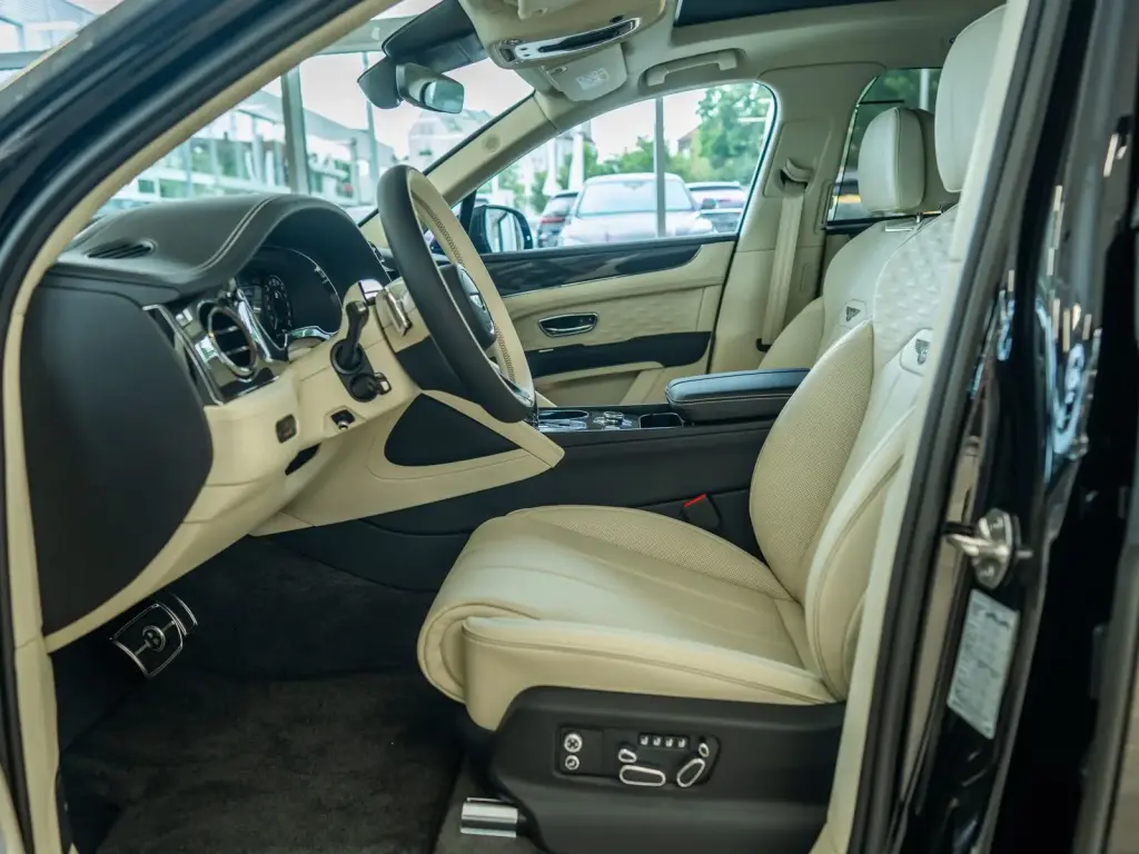 Image for 2026 Bentayga Speed V8 at position 2