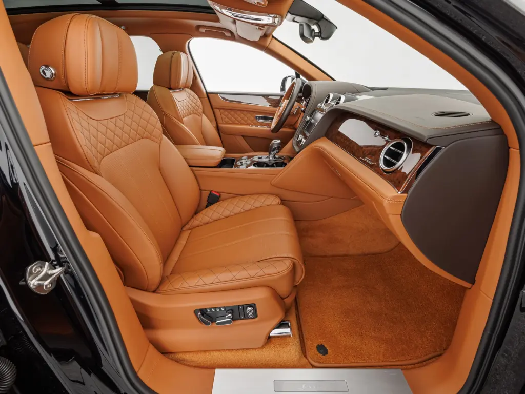 Bentley Bentayga (2016-20) finished in Onyx with Saddle