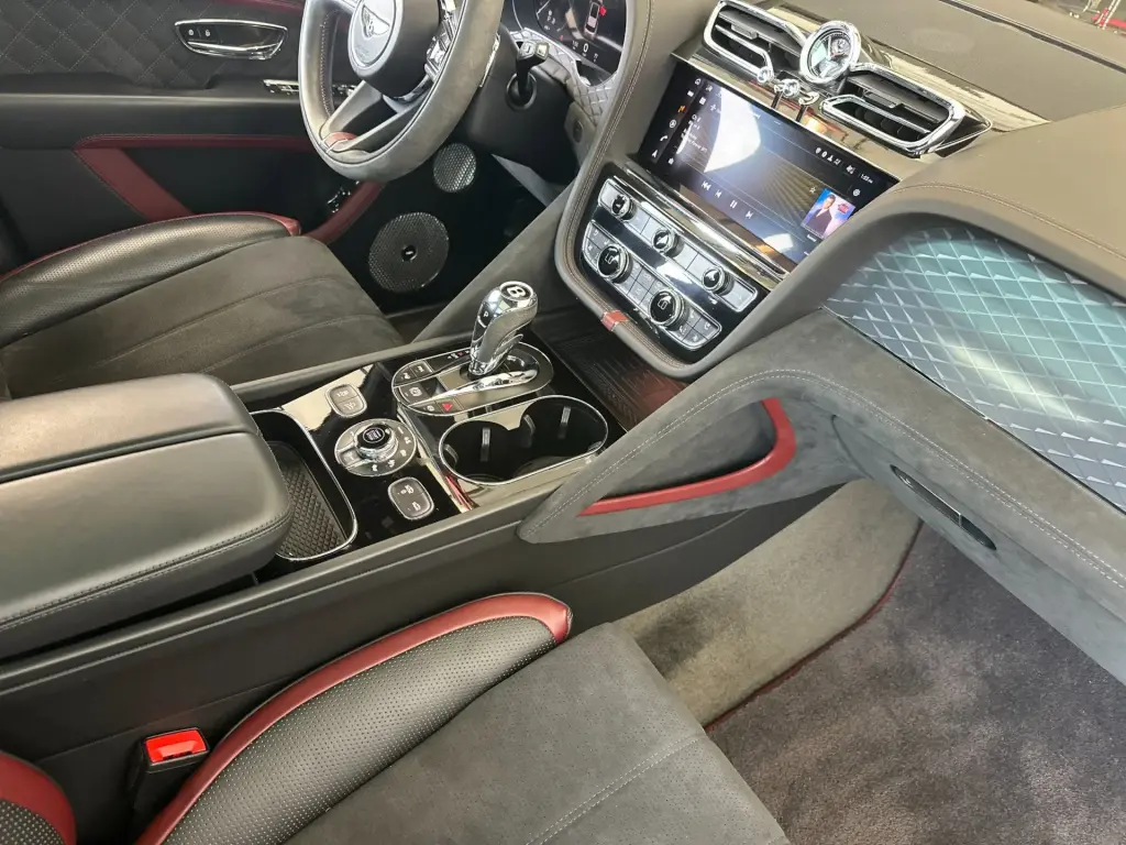 Image for 2022 Bentayga Speed W12 at position 2