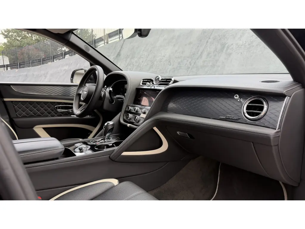 Image for 2022 Bentayga Speed W12 at position 2