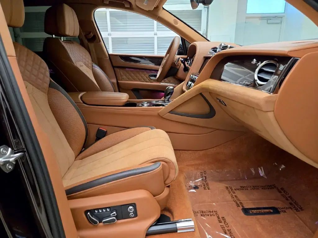 Image for 2023 Bentayga Speed W12 at position 2