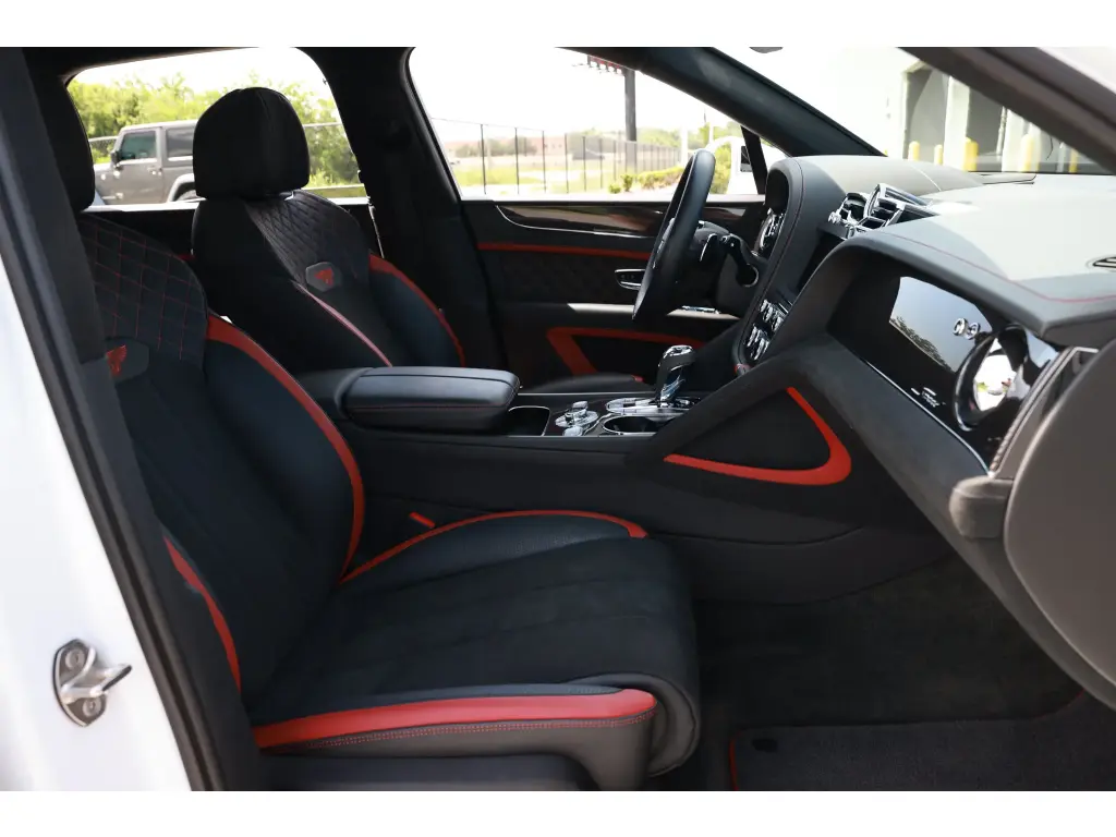 Image for 2023 Bentayga Speed W12 at position 2