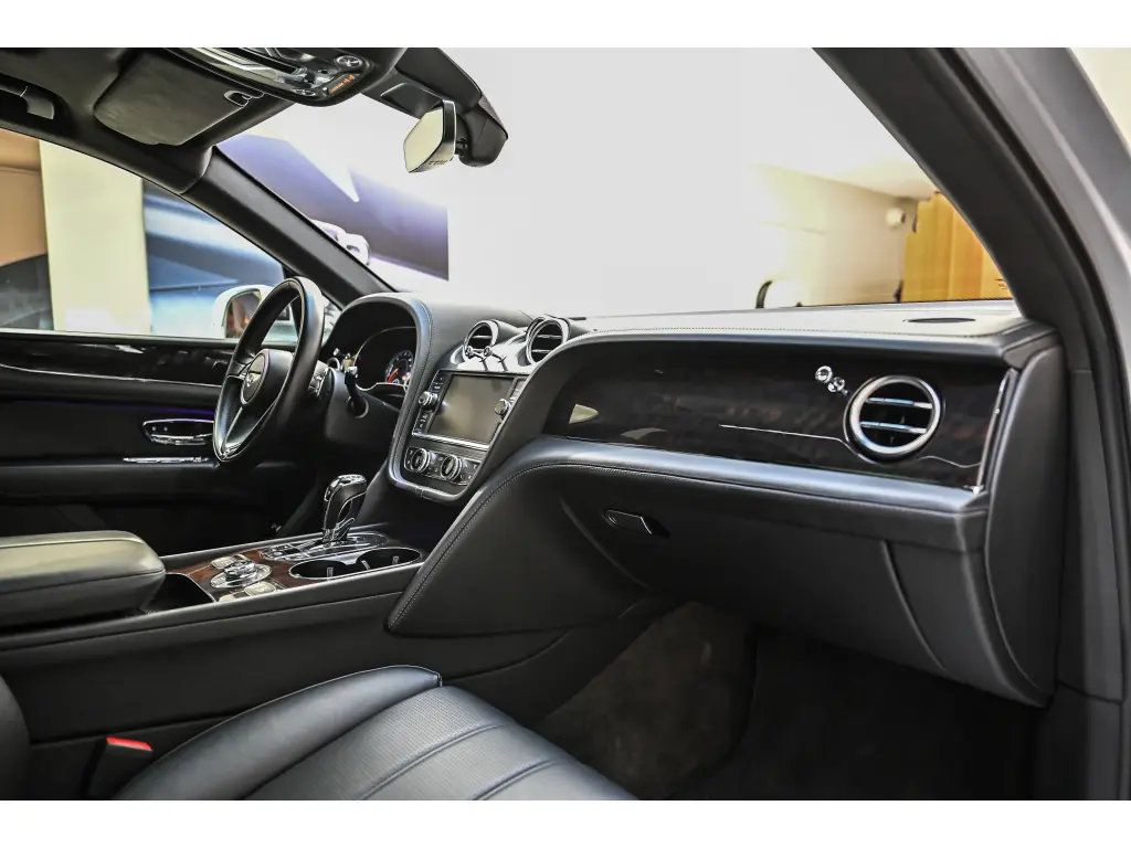 Image for 2020 Bentayga V6 Hybrid at position 4