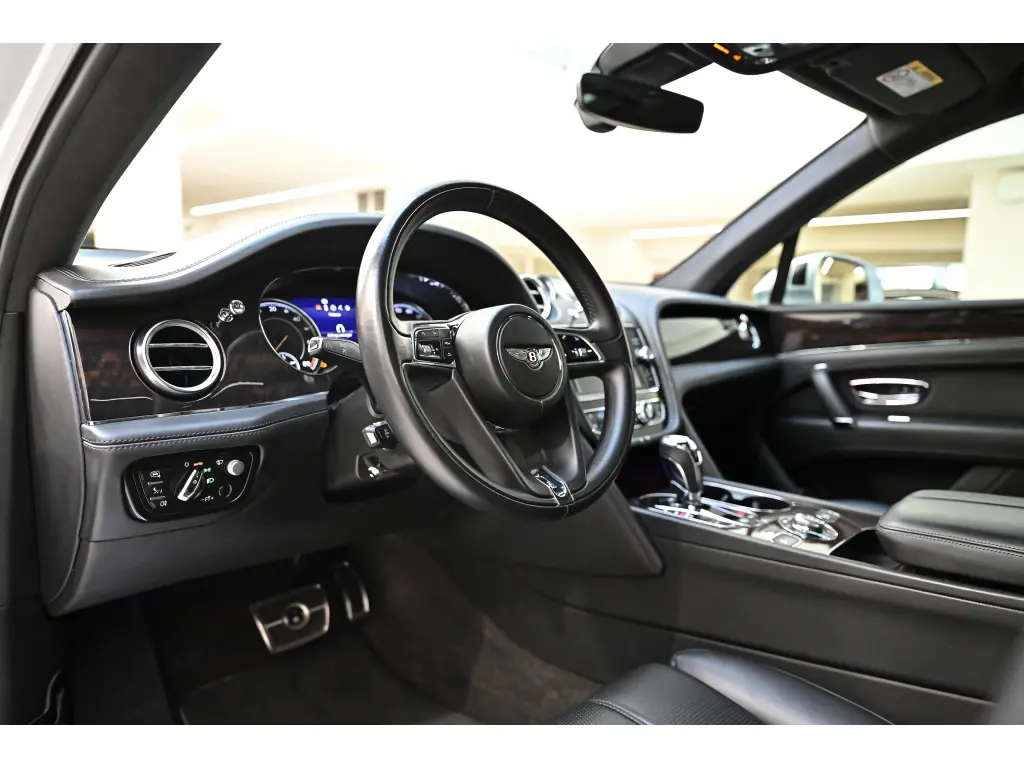 Image for 2020 Bentayga V6 Hybrid at position 2