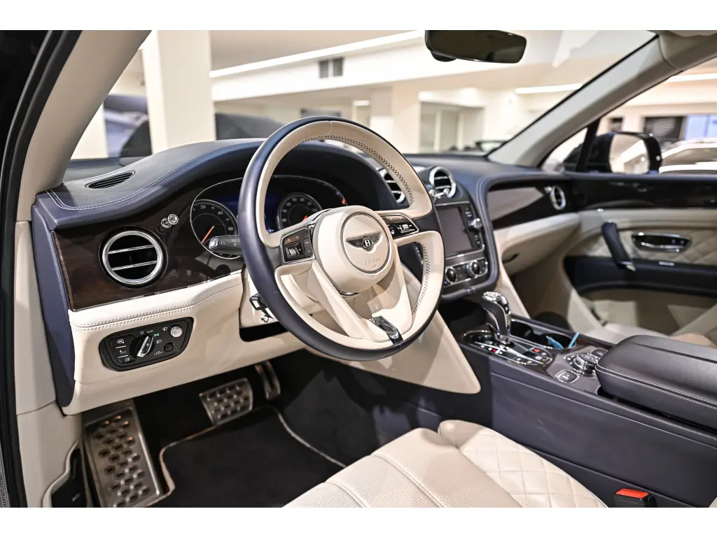 Image for 2020 Bentayga V6 Hybrid at position 2