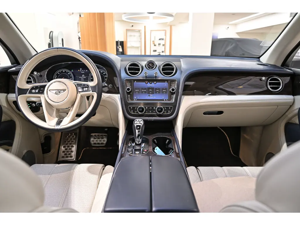 Image for 2020 Bentayga V6 Hybrid at position 4