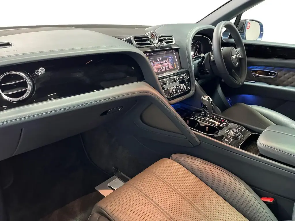 Image for 2021 Bentayga V6 Hybrid at position 2