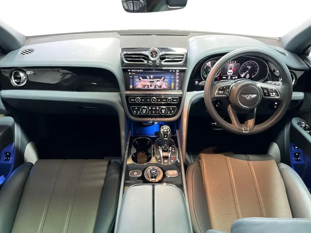 Image for 2021 Bentayga V6 Hybrid at position 4