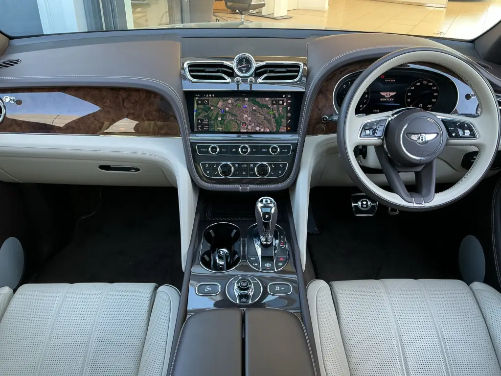 Image for 2022 Bentayga V6 Hybrid at position 4