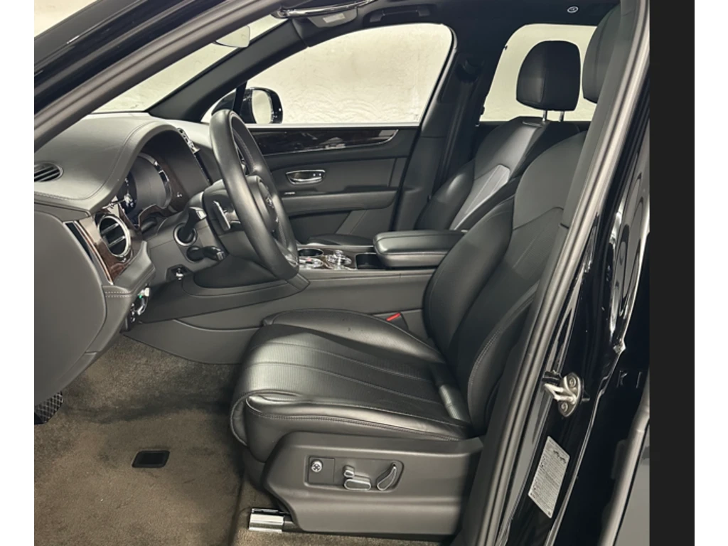 Image for 2022 Bentayga V6 Hybrid at position 2