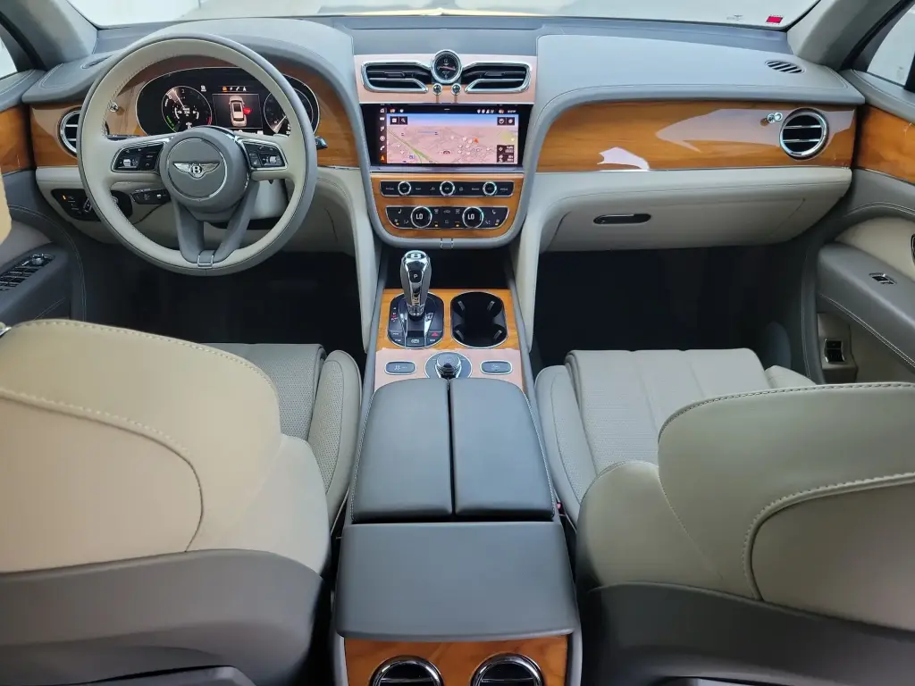 Image for 2023 Bentayga V6 Hybrid at position 4