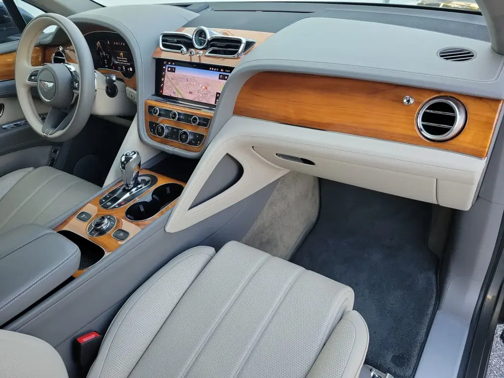Image for 2023 Bentayga V6 Hybrid at position 2