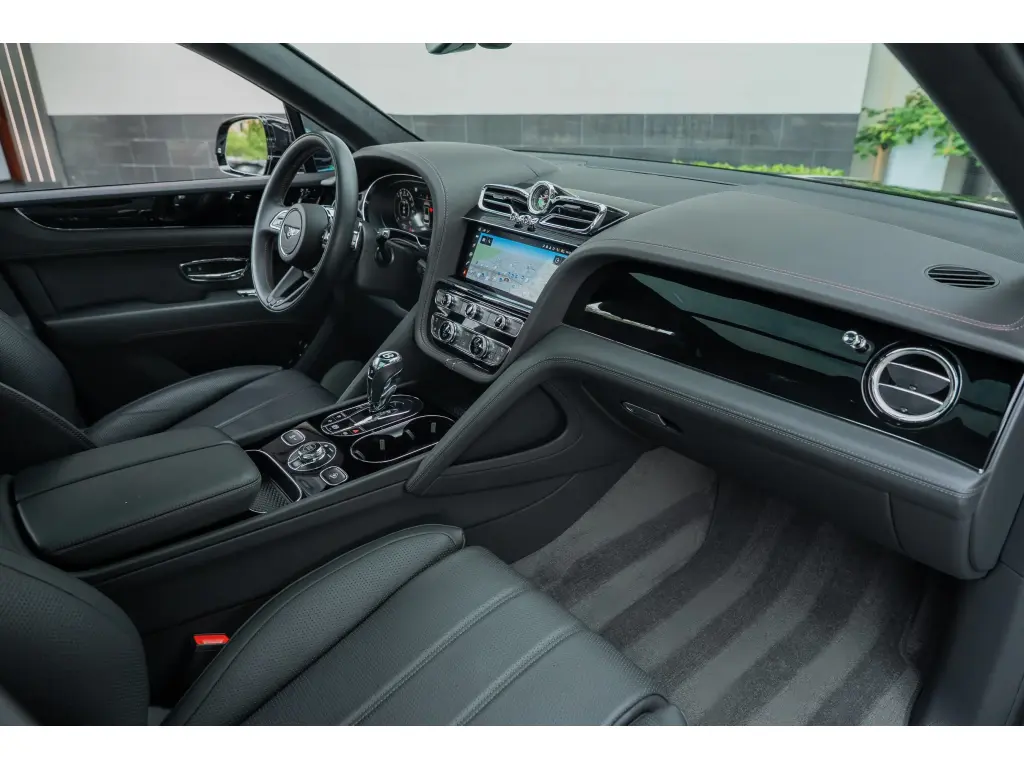 Image for 2024 Bentayga V6 Hybrid at position 2