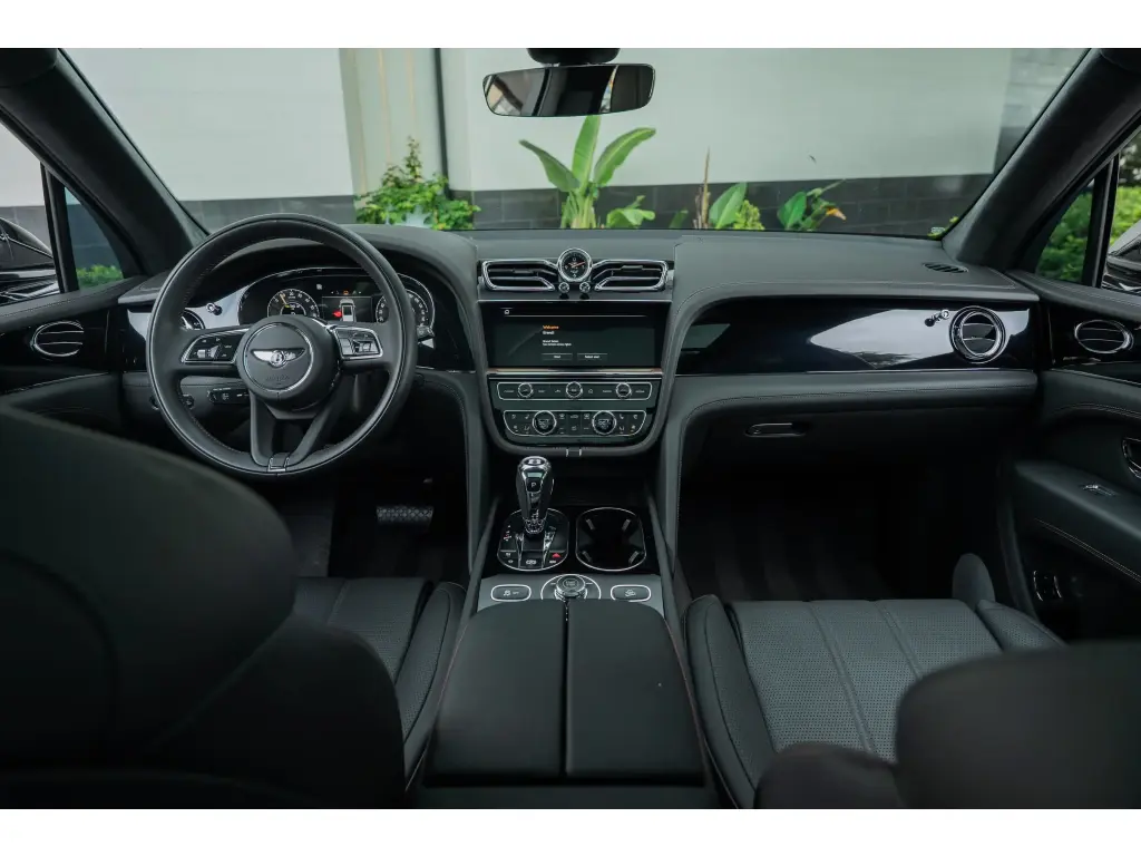 Image for 2024 Bentayga V6 Hybrid at position 4