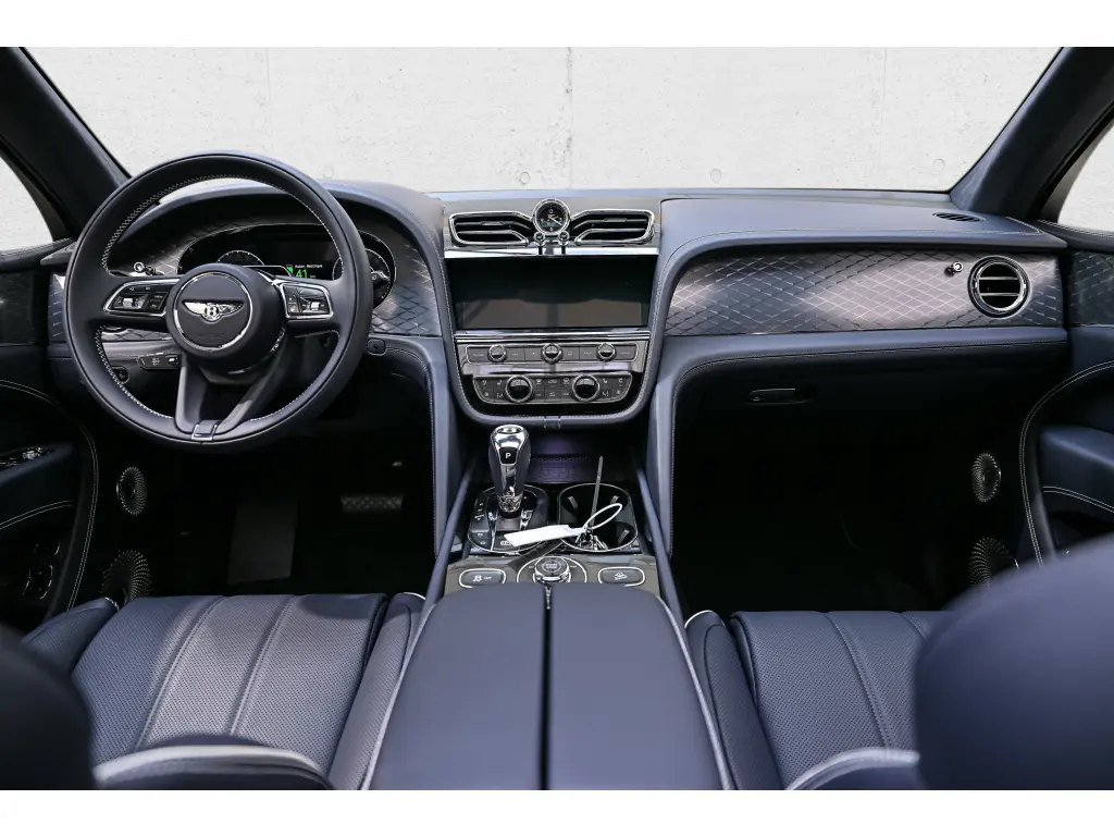 Image for 2026 Bentayga V6 Hybrid at position 4