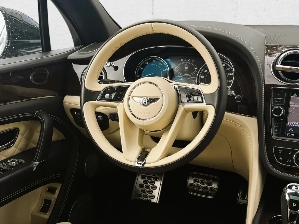 Image for 2018 Bentayga V8 at position 2