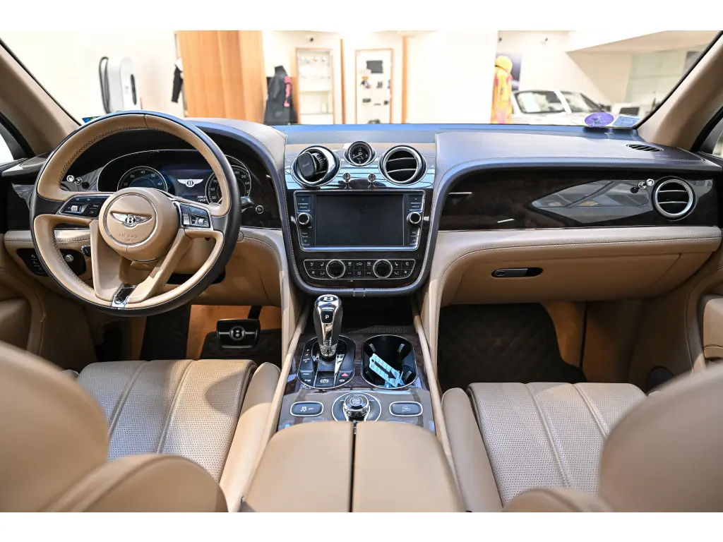 Image for 2018 Bentayga V8 at position 4