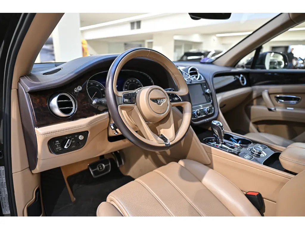 Image for 2018 Bentayga V8 at position 2