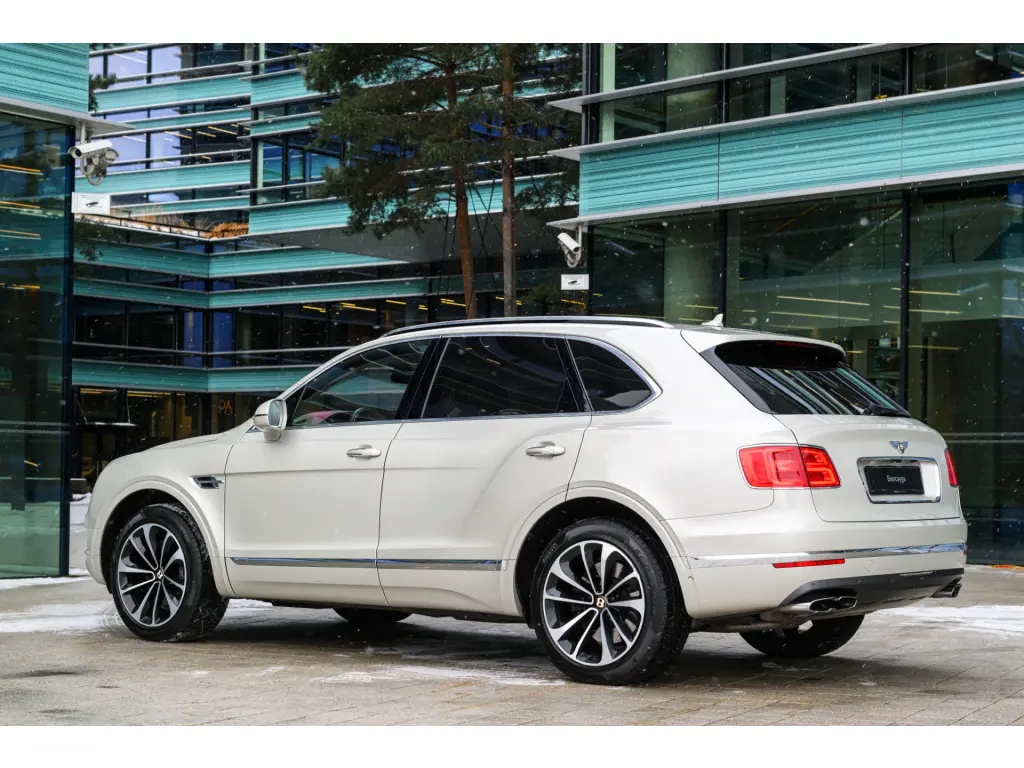Image for 2019 Bentayga V8 at position 3