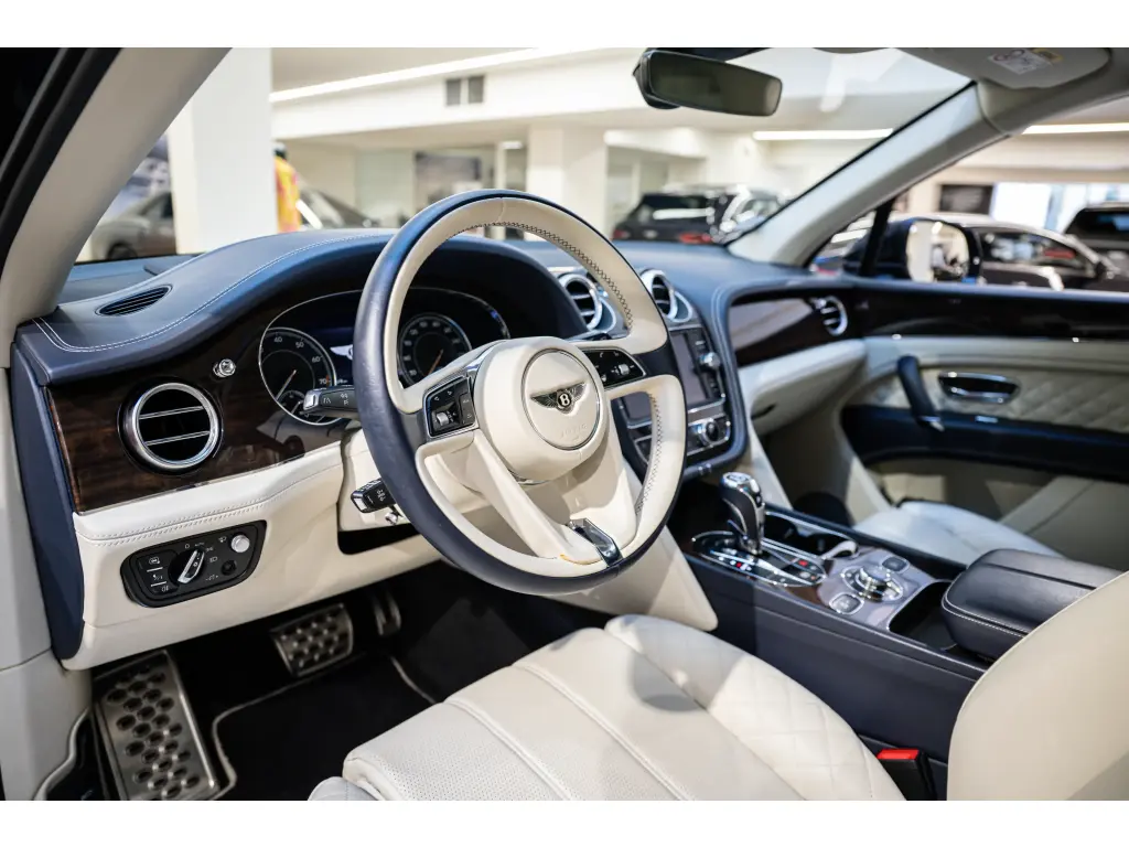 Image for 2020 Bentayga V8 at position 2
