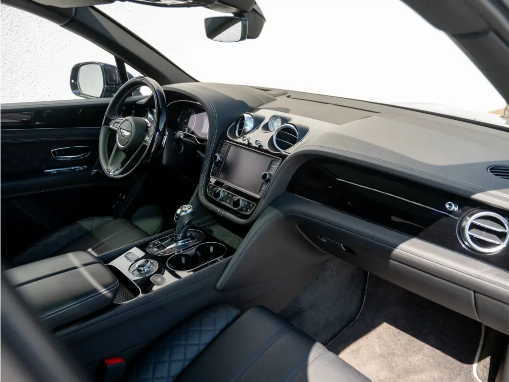 Image for 2020 Bentayga V8 at position 2