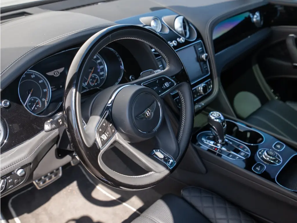 Image for 2020 Bentayga V8 at position 4