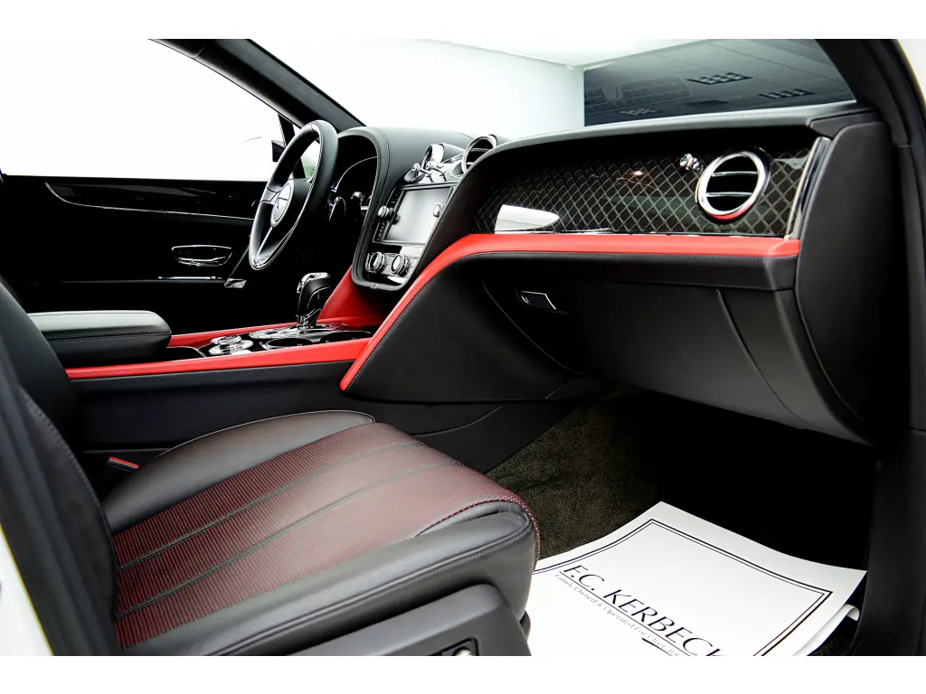 Image for 2020 Bentayga V8 Design Series at position 2