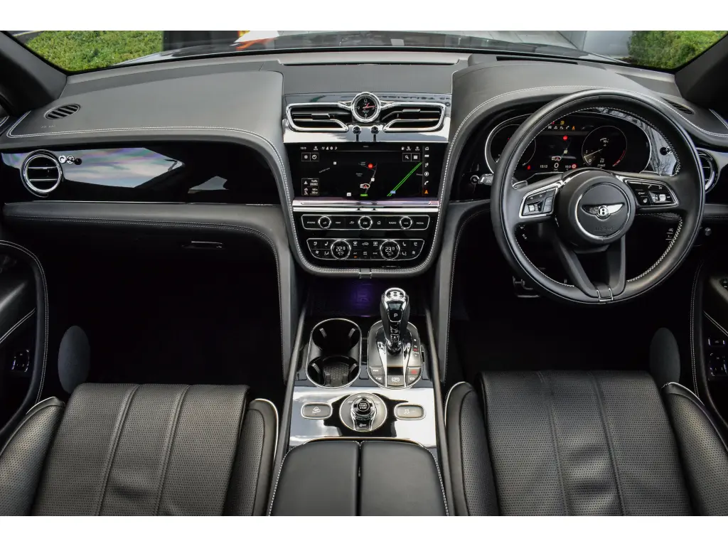 Image for 2021 Bentayga V8 at position 4