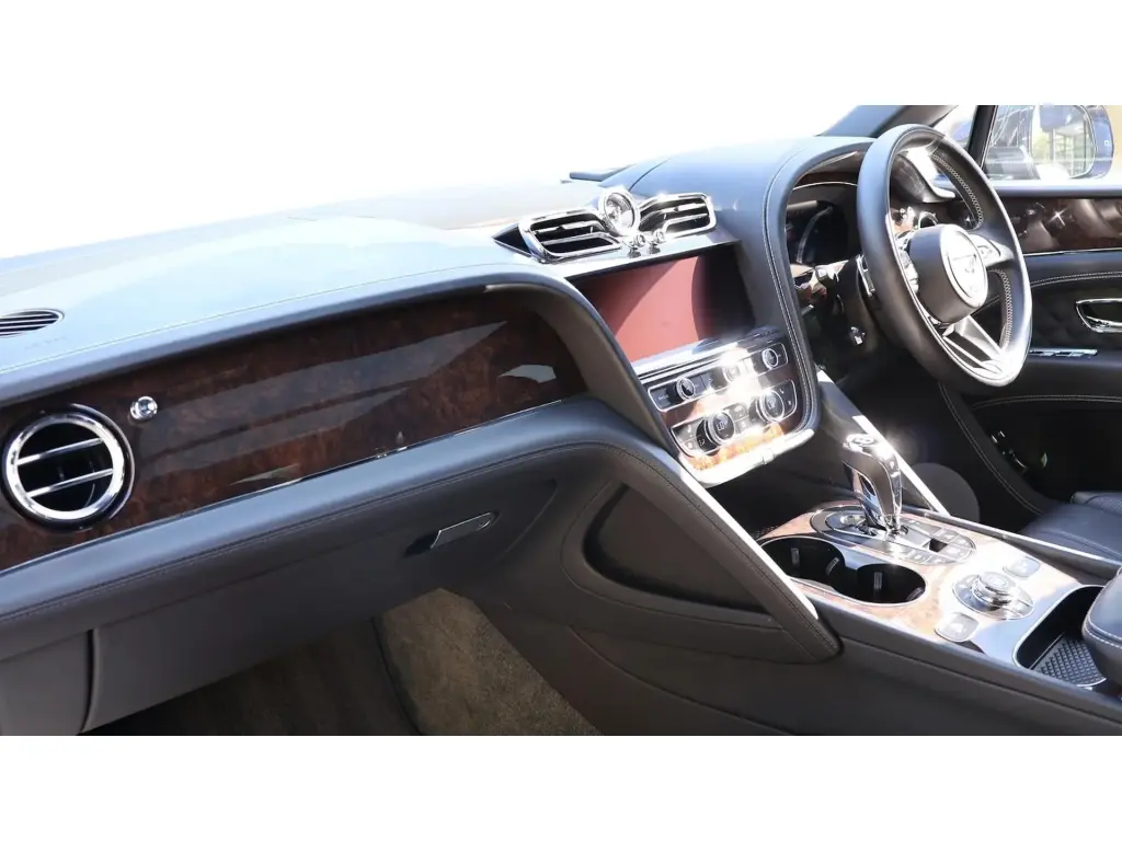 Image for 2021 Bentayga V8 at position 2