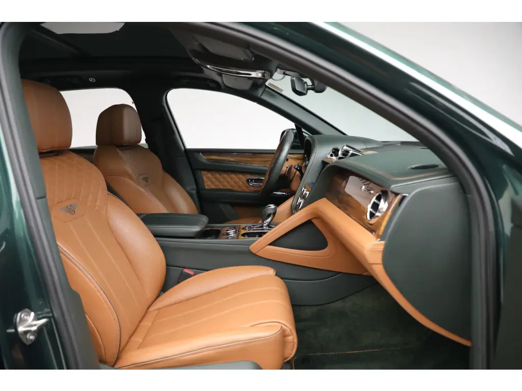Image for 2021 Bentayga V8 at position 2