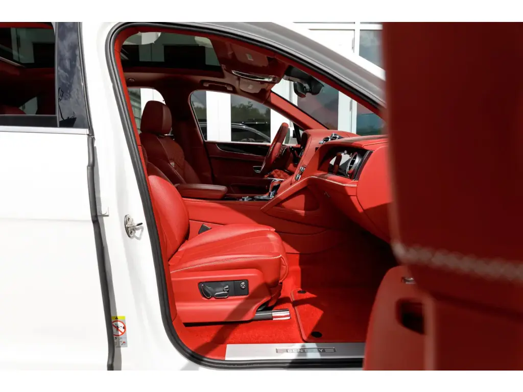 Image for 2021 Bentayga V8 at position 2
