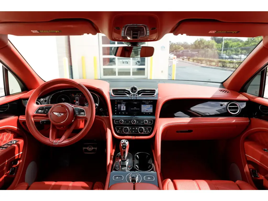 Image for 2021 Bentayga V8 at position 4