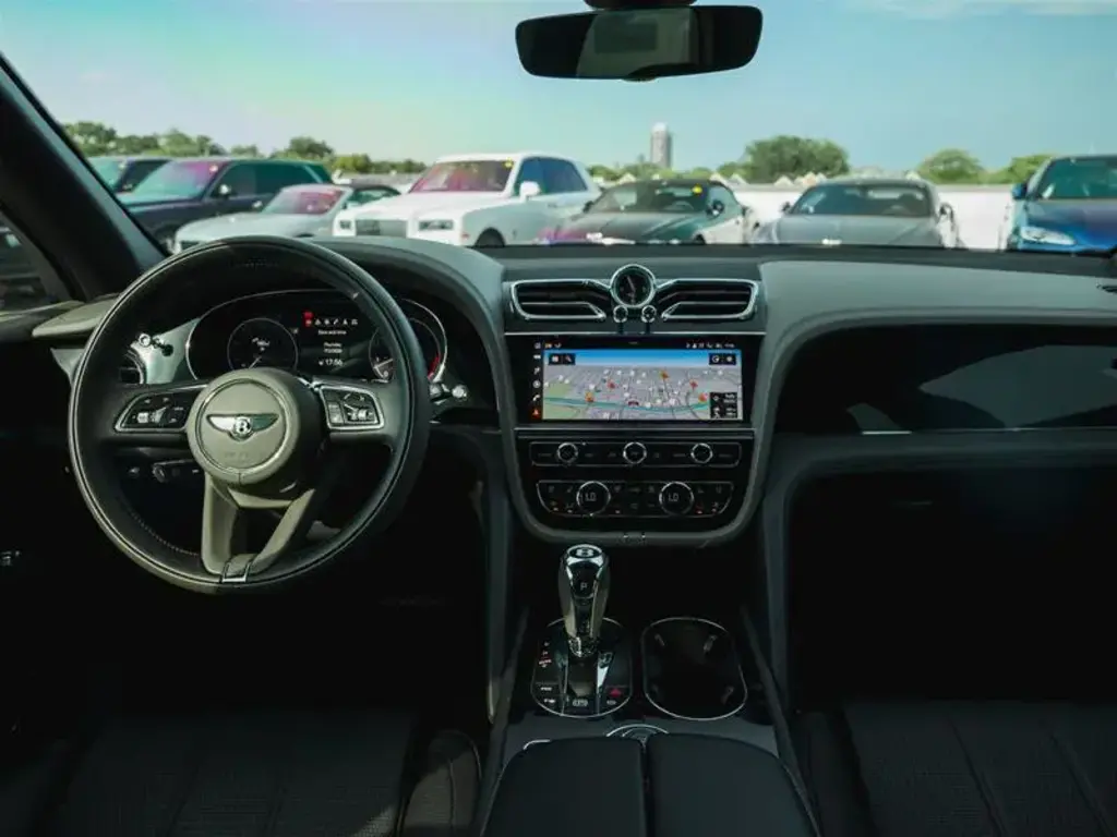 Image for 2021 Bentayga V8 at position 4