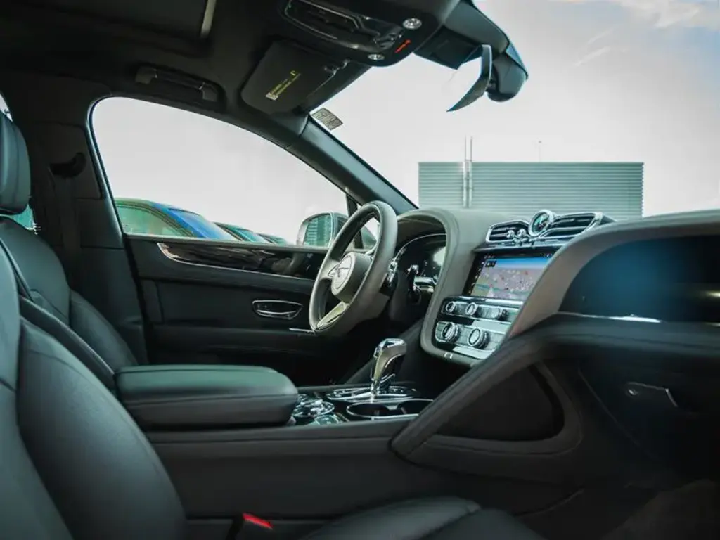 Image for 2021 Bentayga V8 at position 2