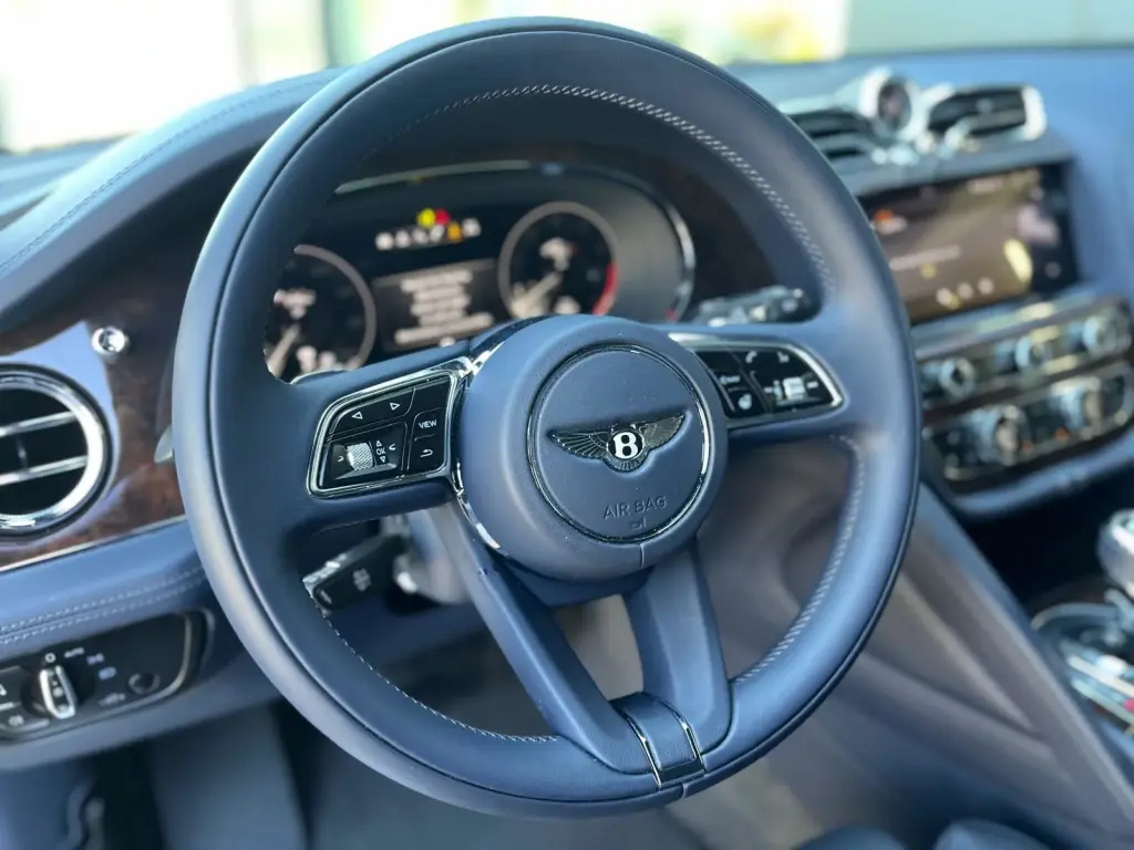 Image for 2022 Bentayga V8 at position 4