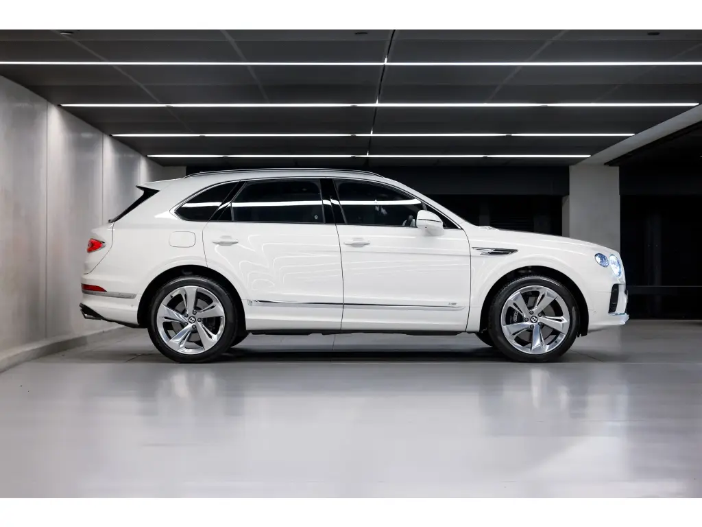 Image for 2022 Bentayga V8 at position 5