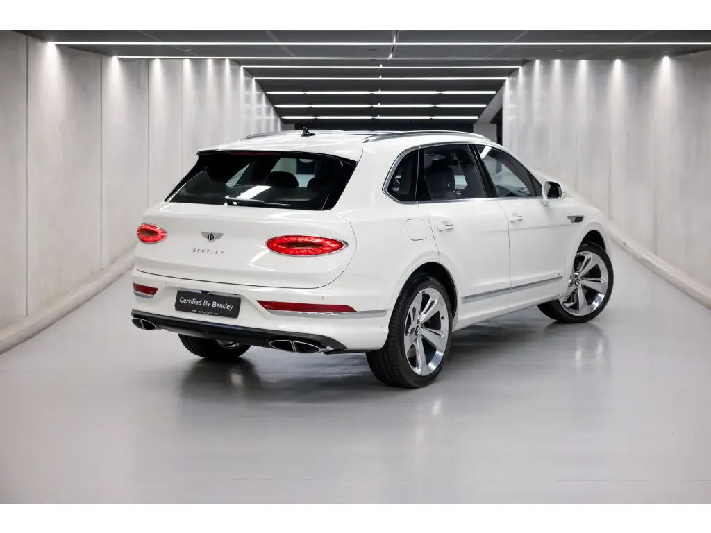 Image for 2022 Bentayga V8 at position 3