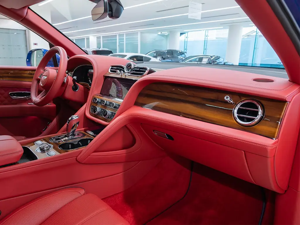 Image for 2022 Bentayga V8 at position 2