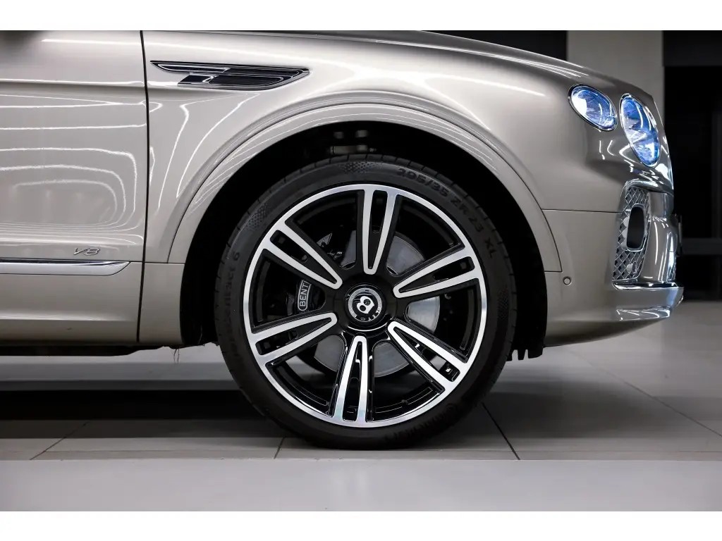 Image for 2022 Bentayga V8 at position 5