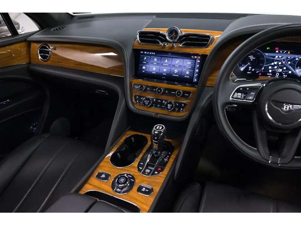 Image for 2022 Bentayga V8 at position 4