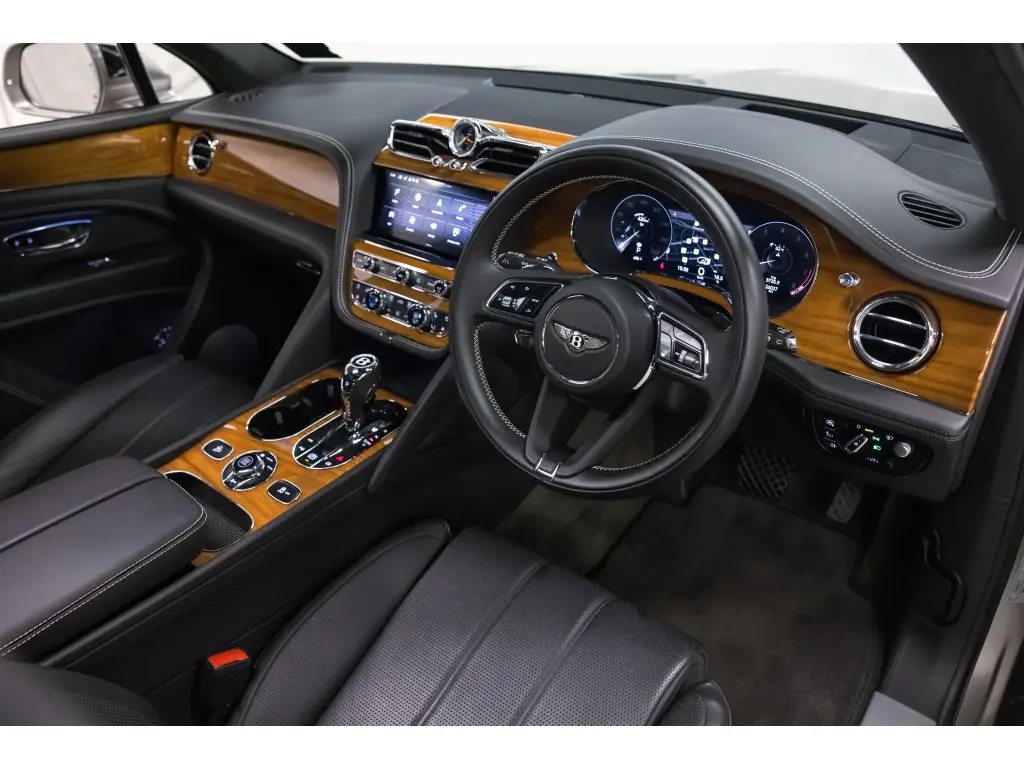 Image for 2022 Bentayga V8 at position 2