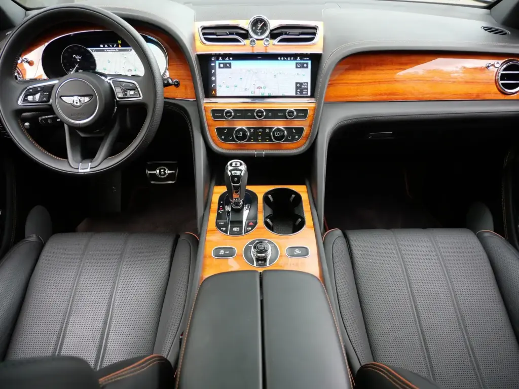 Image for 2022 Bentayga V8 at position 4