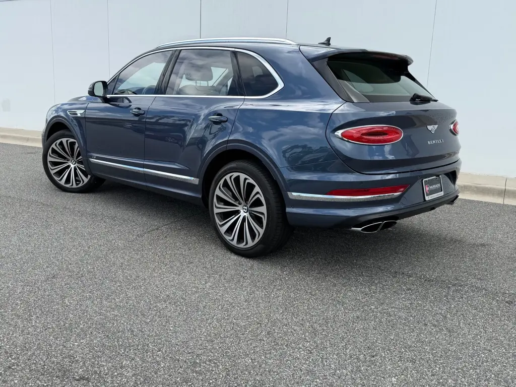 Image for 2022 Bentayga V8 at position 3