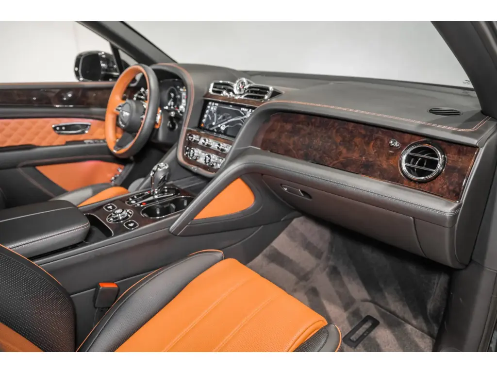 2022 Bentayga V8 vehicle image