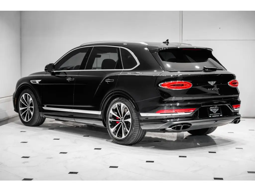 2022 Bentayga V8 vehicle image