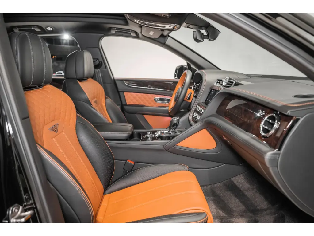 2022 Bentayga V8 vehicle image